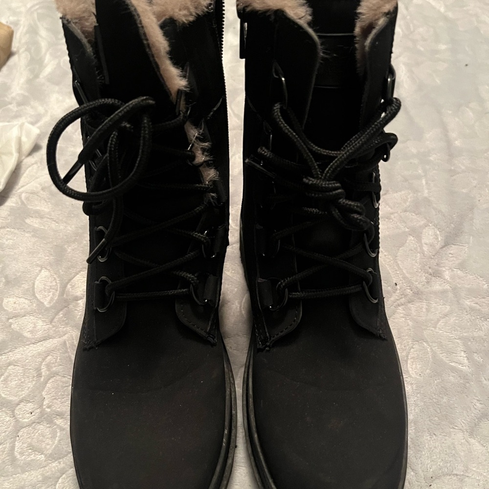 Levi's Black Winter Boots with Fur Lining